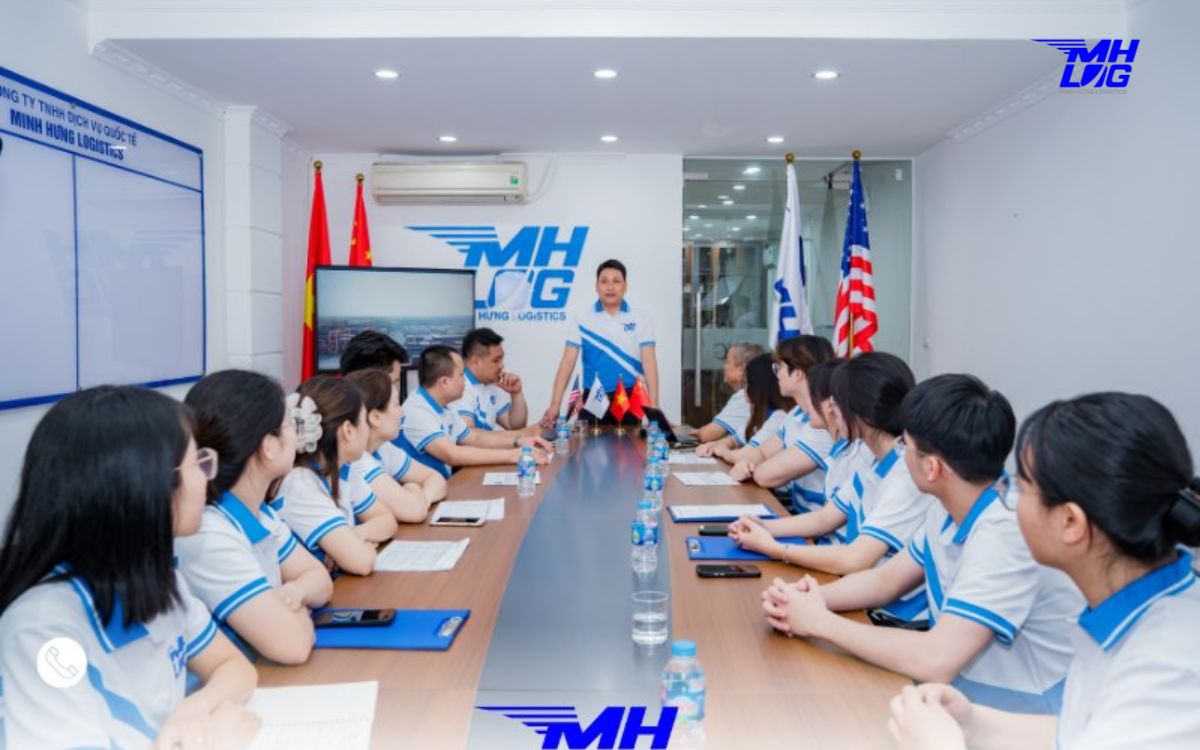 Đội ngũ Minh Hưng Logistics luôn sẵn sàng hỗ trợ khách hàng, tiểu thương 24-7