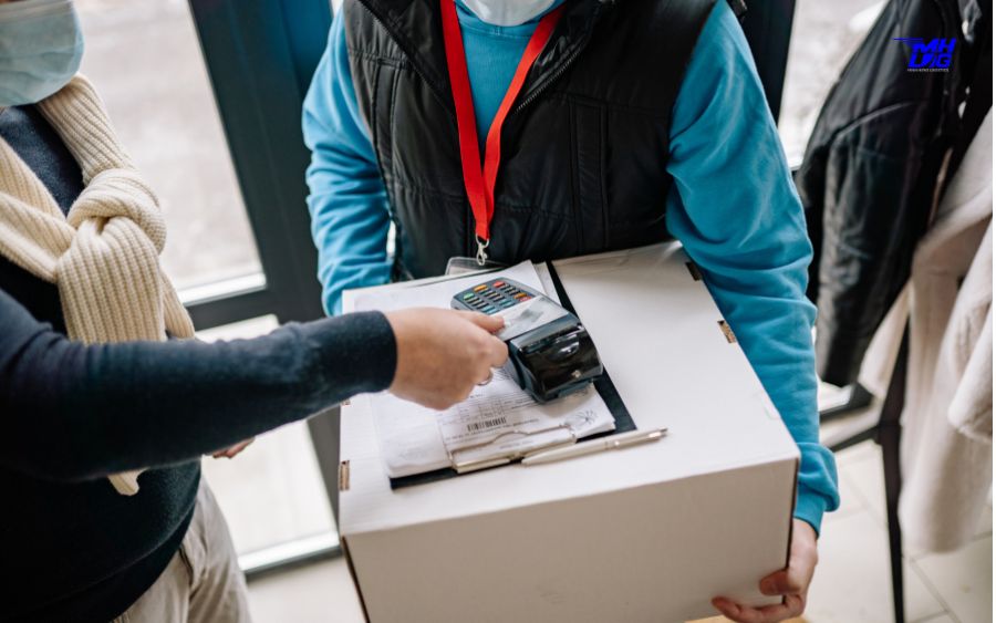 Đội ngũ logistics chuyên nghiệp đảm bảo quy trình thông quan chính ngạch