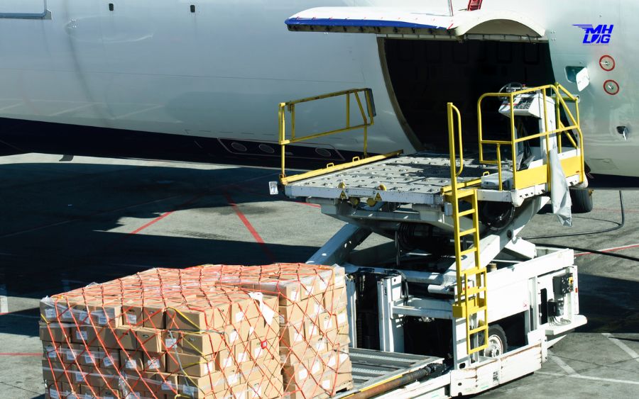 Hàng hóa được kiểm tra an ninh chặt chẽ trước khi vận chuyển quốc tế