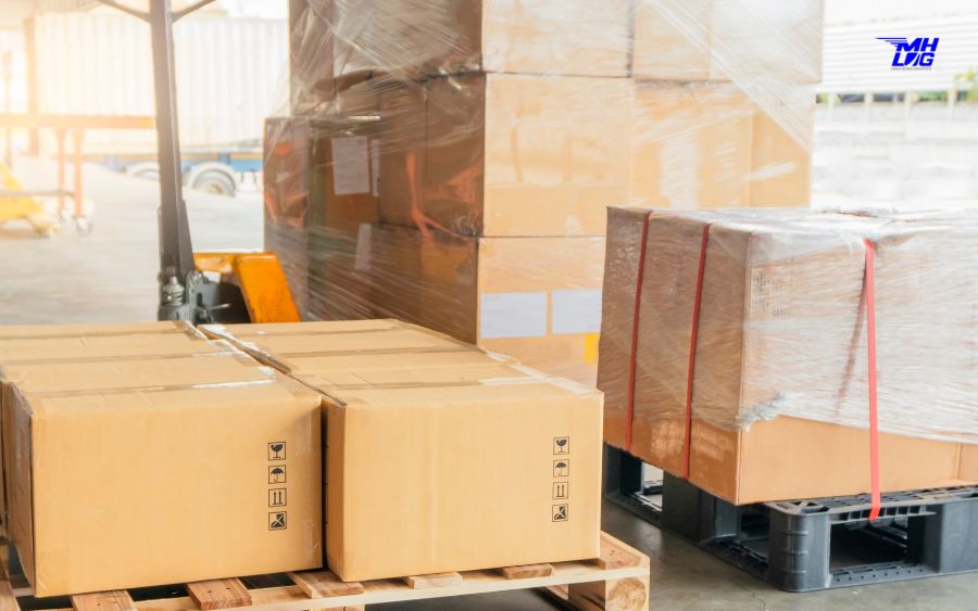 Hàng hóa được phân loại và chuẩn bị kỹ lưỡng trước khi vận chuyển